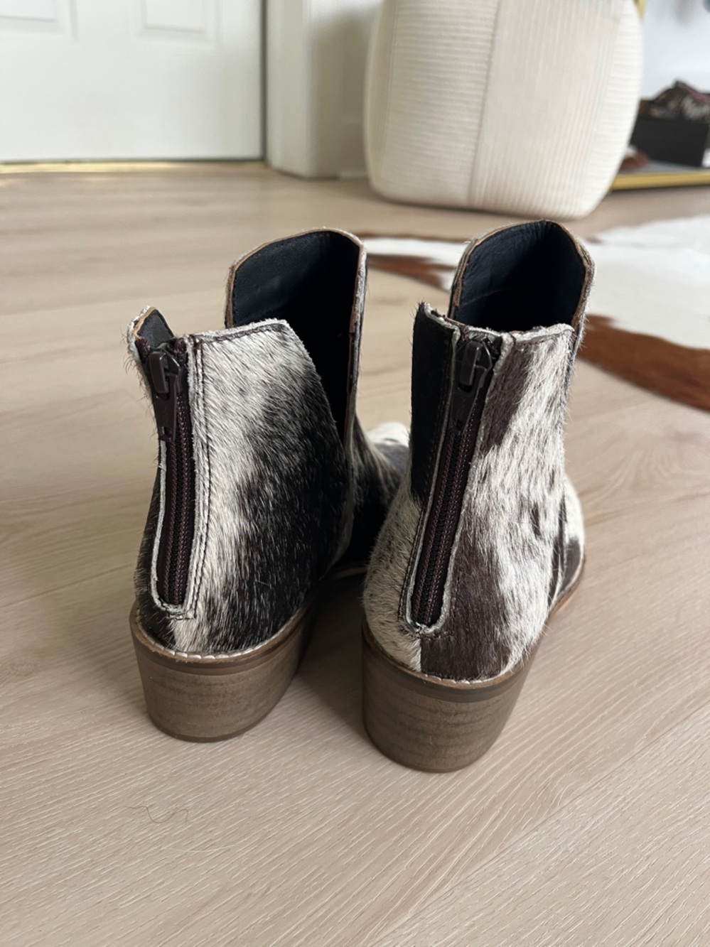 MYRA Cowhide Chelsea Ankle Boots in Brown and White - Picture 3 of 4